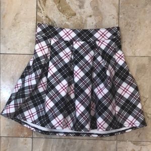 RED/BLACK/WHITE vintage Plaid Mini skirt, xs